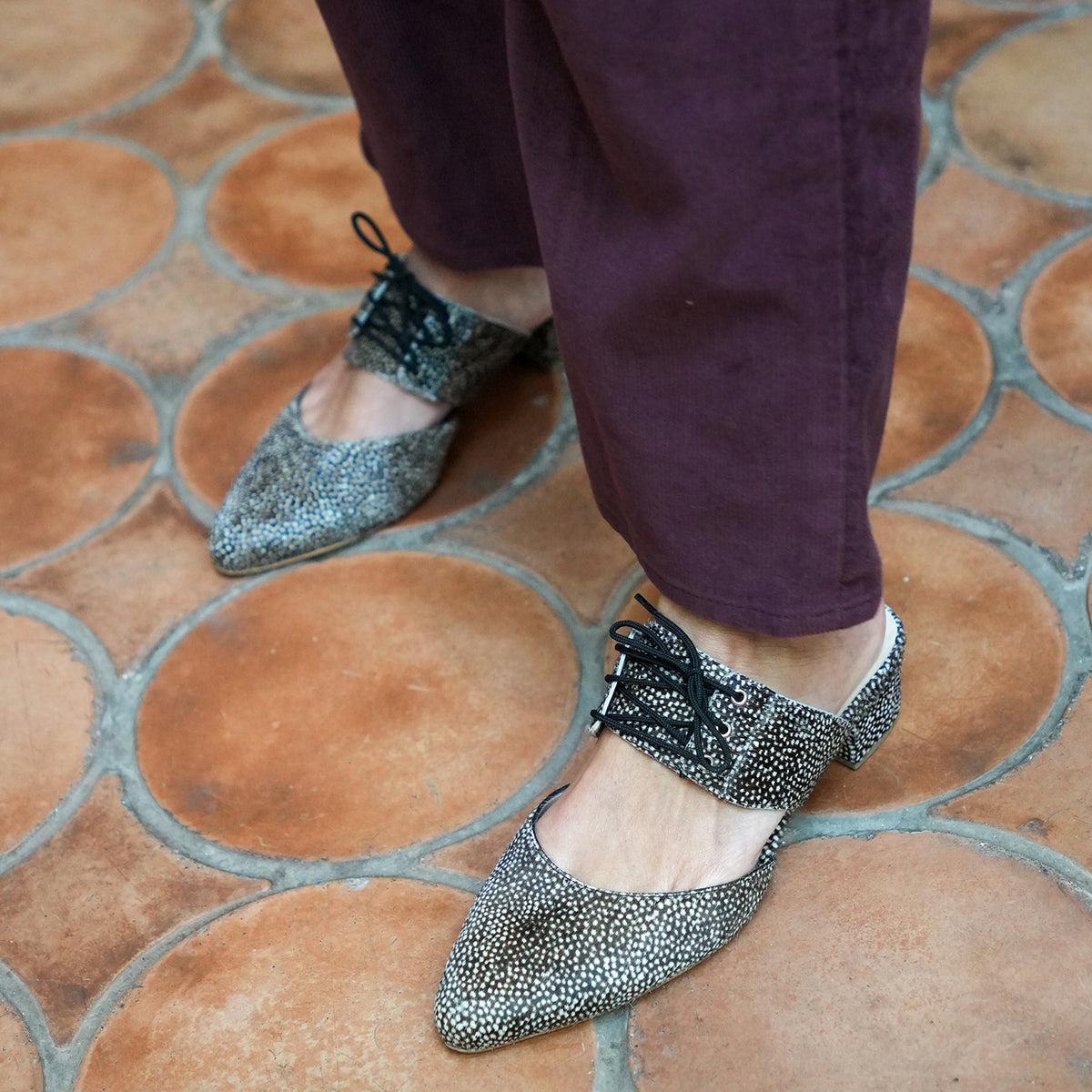 Alterre Doe Slide + Tilda Strap combines genuine leather upper with a 1.5-inch heel, a cushioned foam insole and detachable strap styling for versatile styling.