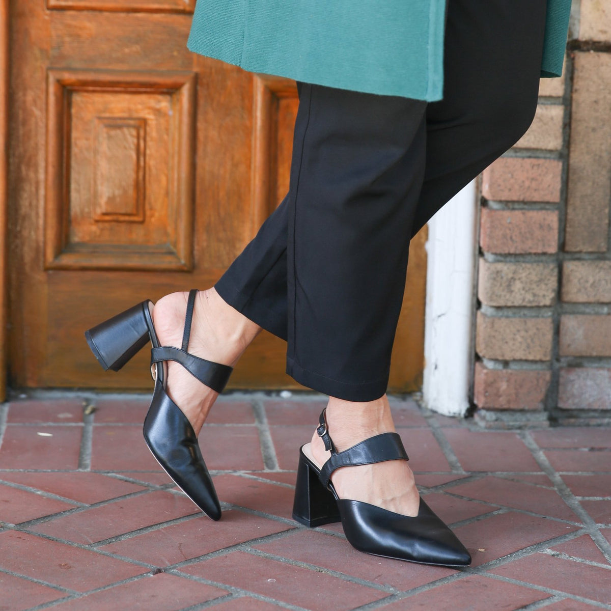 Black V Mule + Elsie Strap